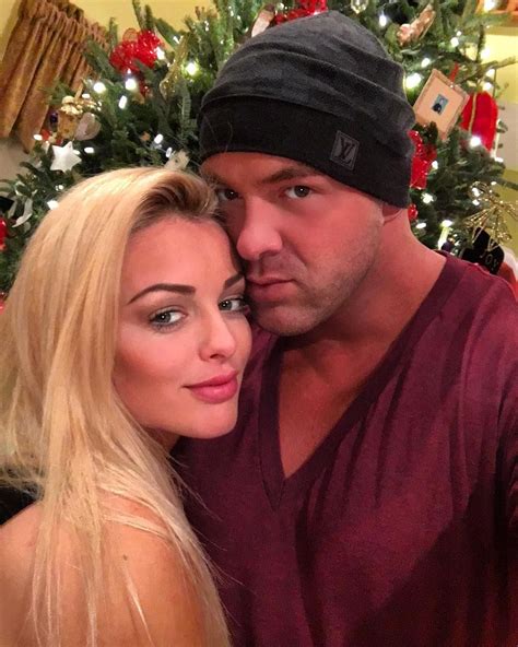 who is dating mandy rose